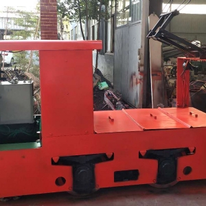 架線電機(jī)車(chē)